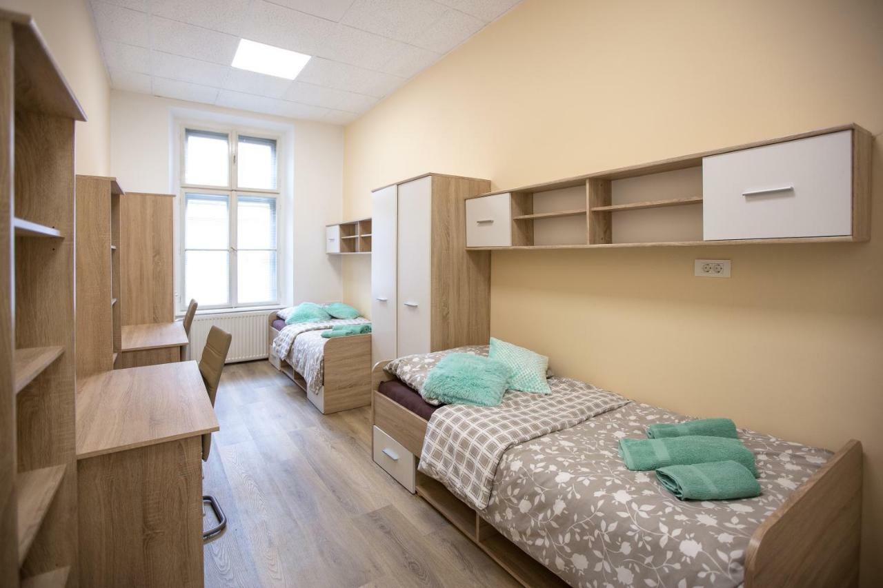 Minidorm Rooms In Heart Of City Center Máribor Exterior foto