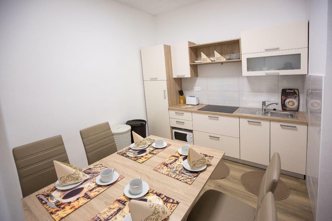 Minidorm Rooms In Heart Of City Center Máribor Exterior foto